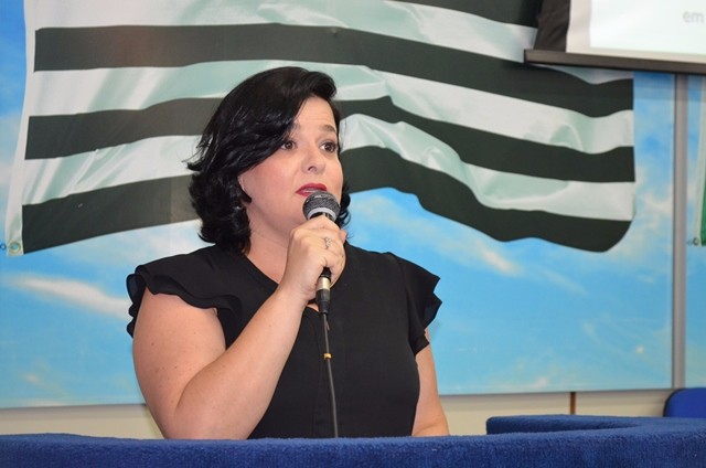 201781_Carol quer área de lazer para jovens e para a família